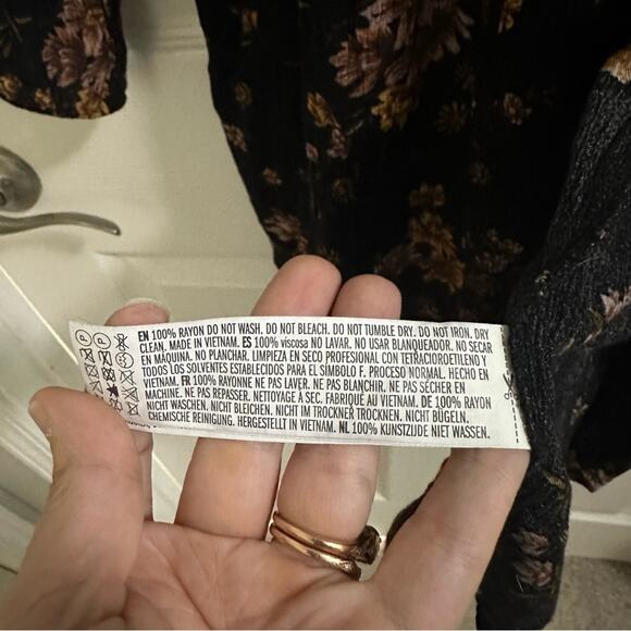 Forever 21 Long Sleeve Floral Wrap Dress Women’s size Medium Black and Yellow - Picture 6 of 8